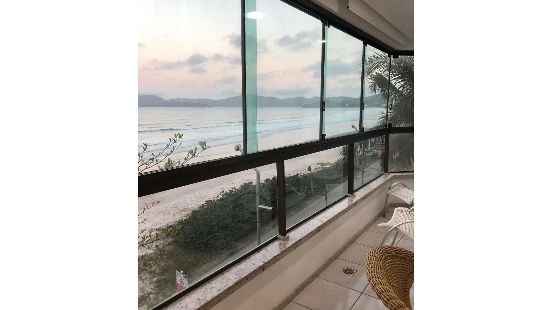 Apto Almeida E Moraes Frente Mar Meia Praia Itapema Brazília